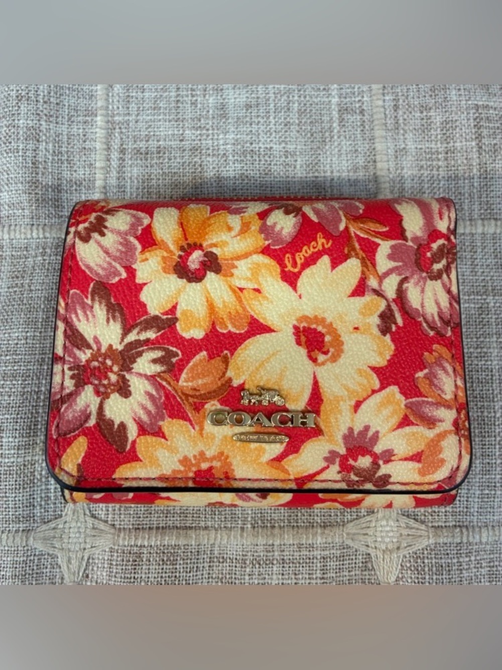 Authentic Coach Wallet Daisy Floral Print Small Trifold Wallet